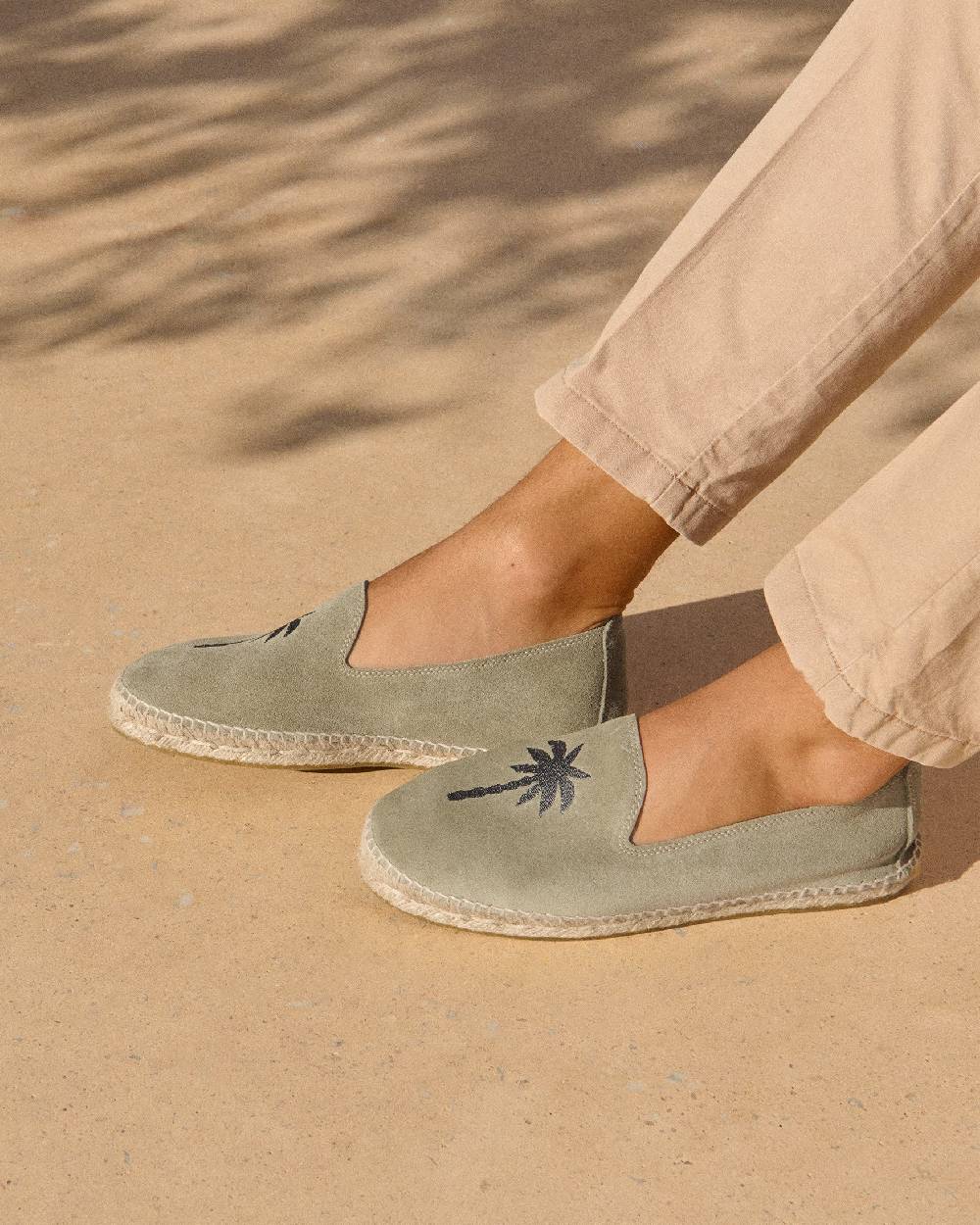 Manebí Espadrillas - Palm Springs - Verde militare e palmo in carbonio In Vendita