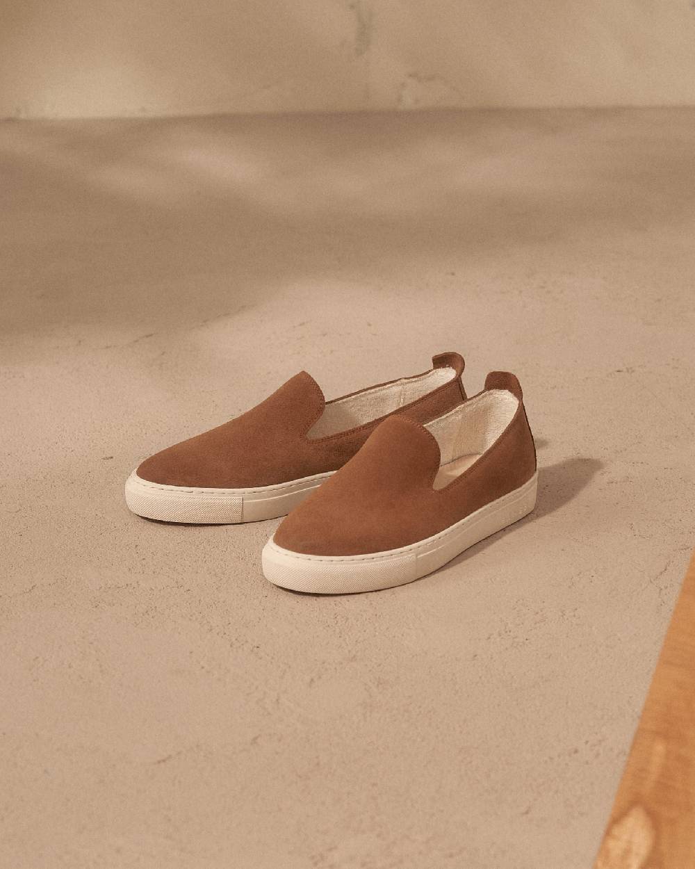 Manebí Slip-On in pelle scamosciata - Hamptons - Brown Sugar In Saldo