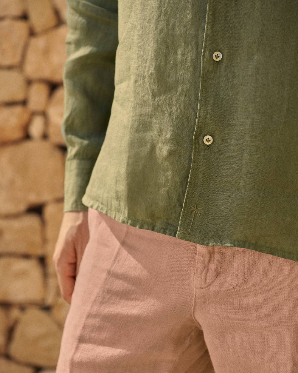Manebí Panama Linen Shirt - Embroidered Palm Military Green Moda