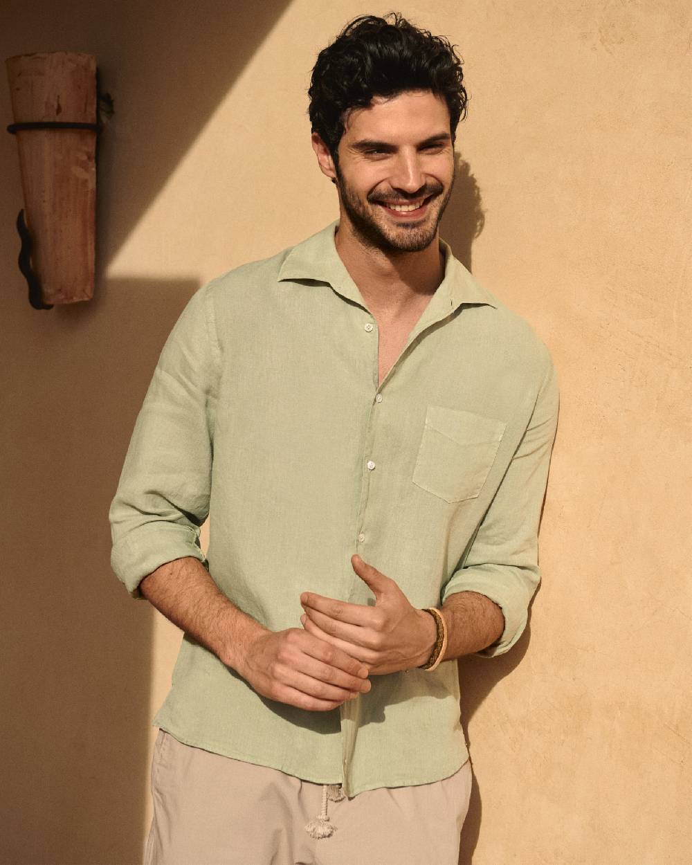 Manebí Linen Panama Shirt - Embroidered Palm Sage Spedizione gratuita