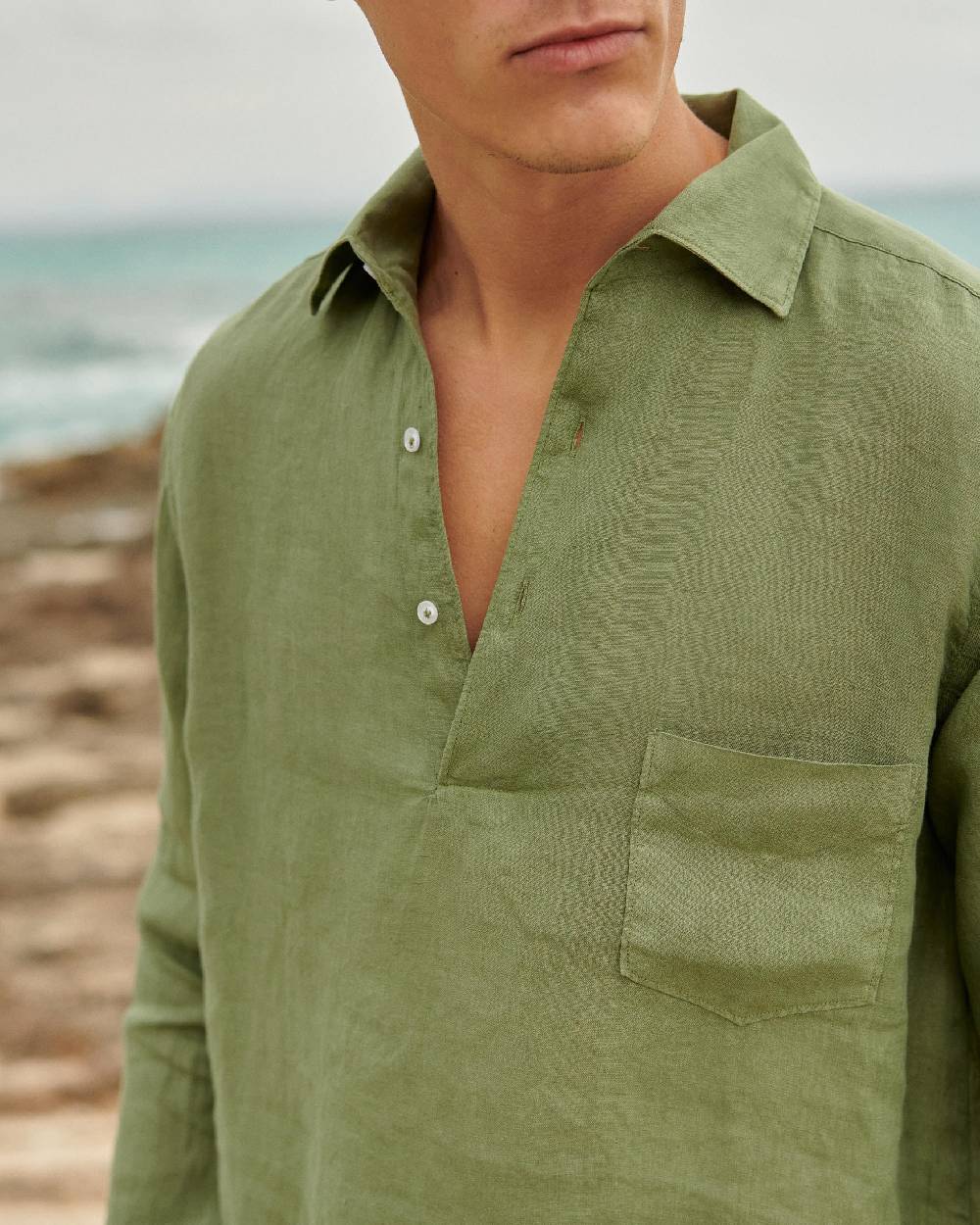 Manebí Washed Linen Nassau Polo Shirt - Embroidered Palm Military Green Comprare a buon mercato