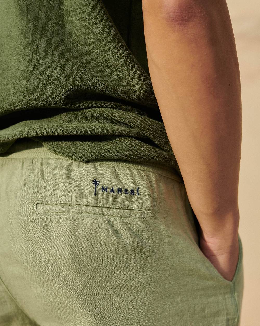 Manebí Washed Linen Malibu Shorts - Embroidered Logo Military Green Offerta natalizia