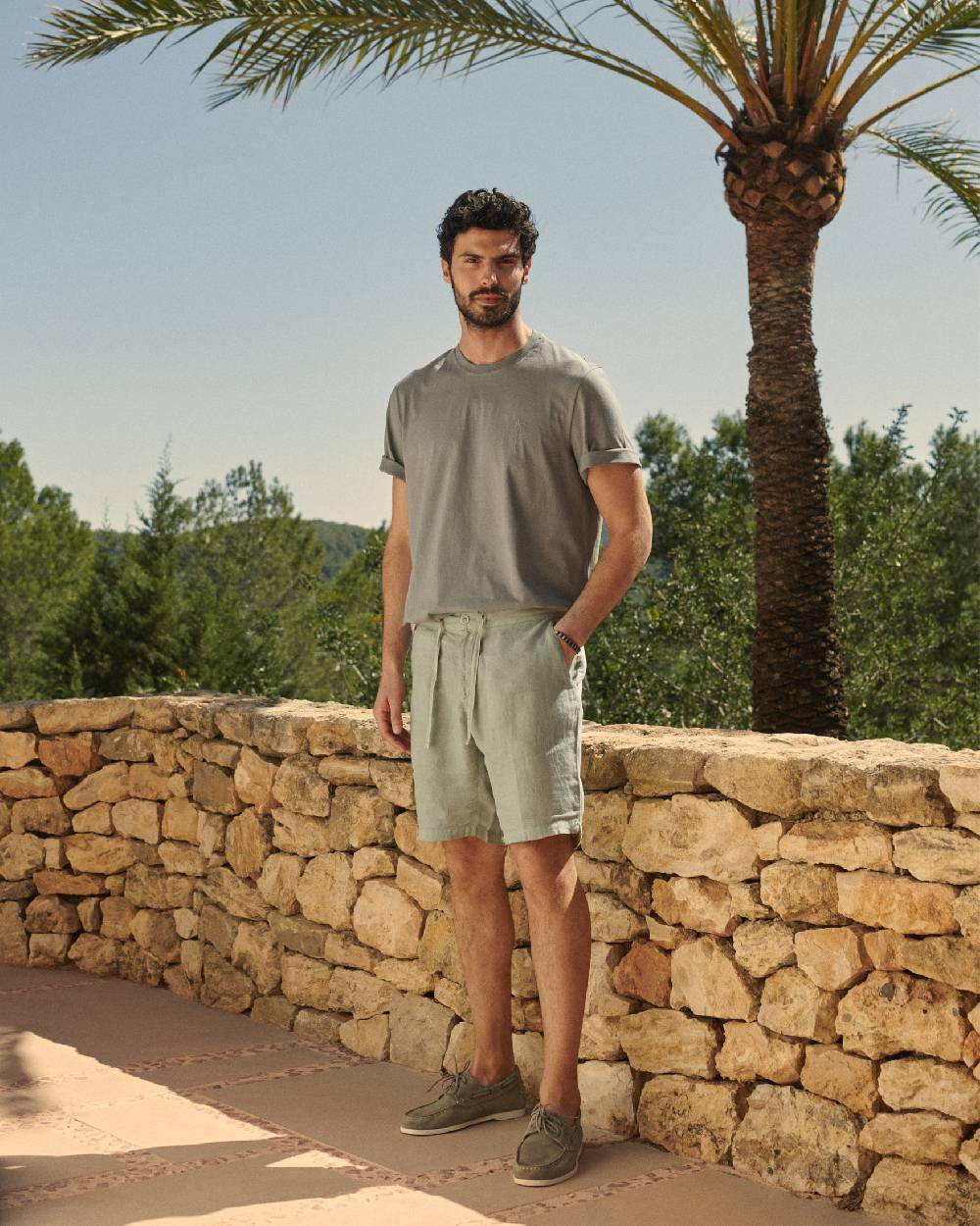Manebí Washed Linen Positano Shorts - Embroidered Logo Military Green Offerta migliore