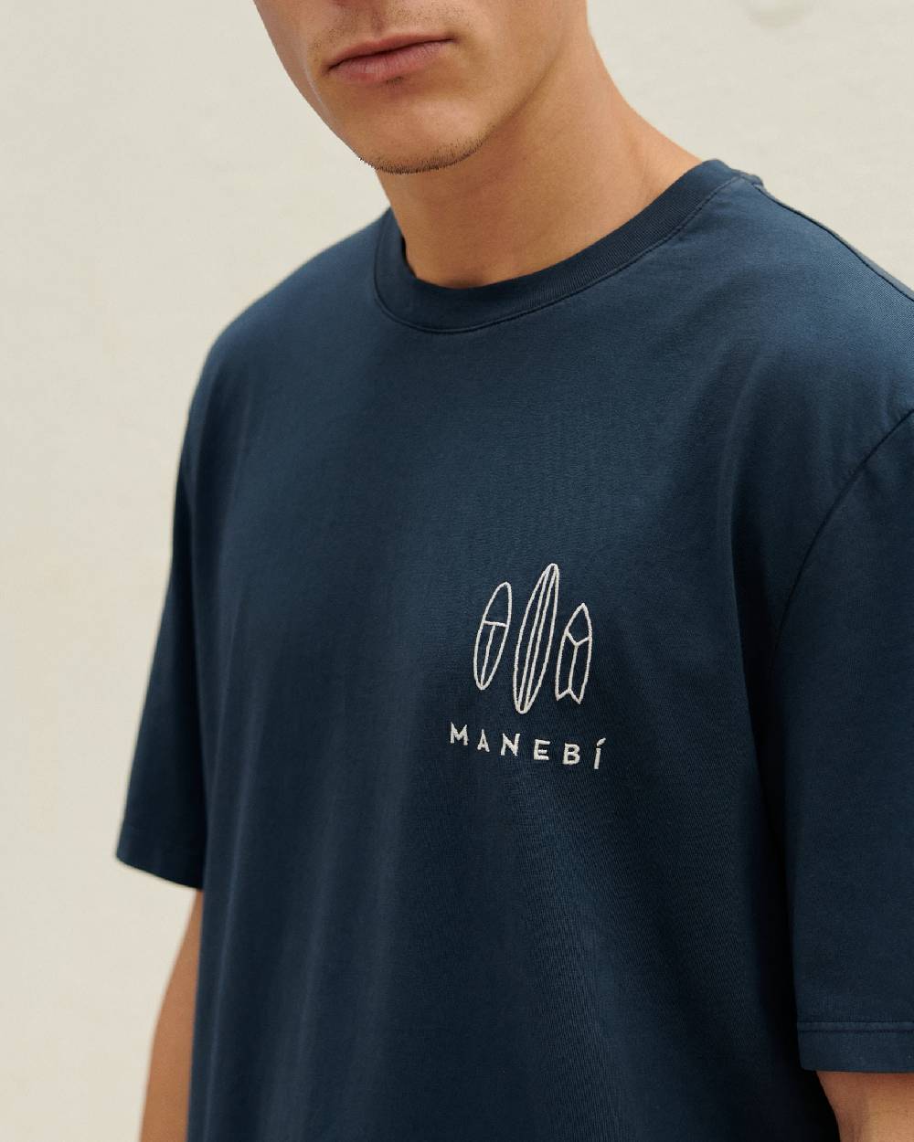 Manebí Jersey L. A. T-Shirt - Embroidered Night Blue And Off White Surf Logo Grandi sconti