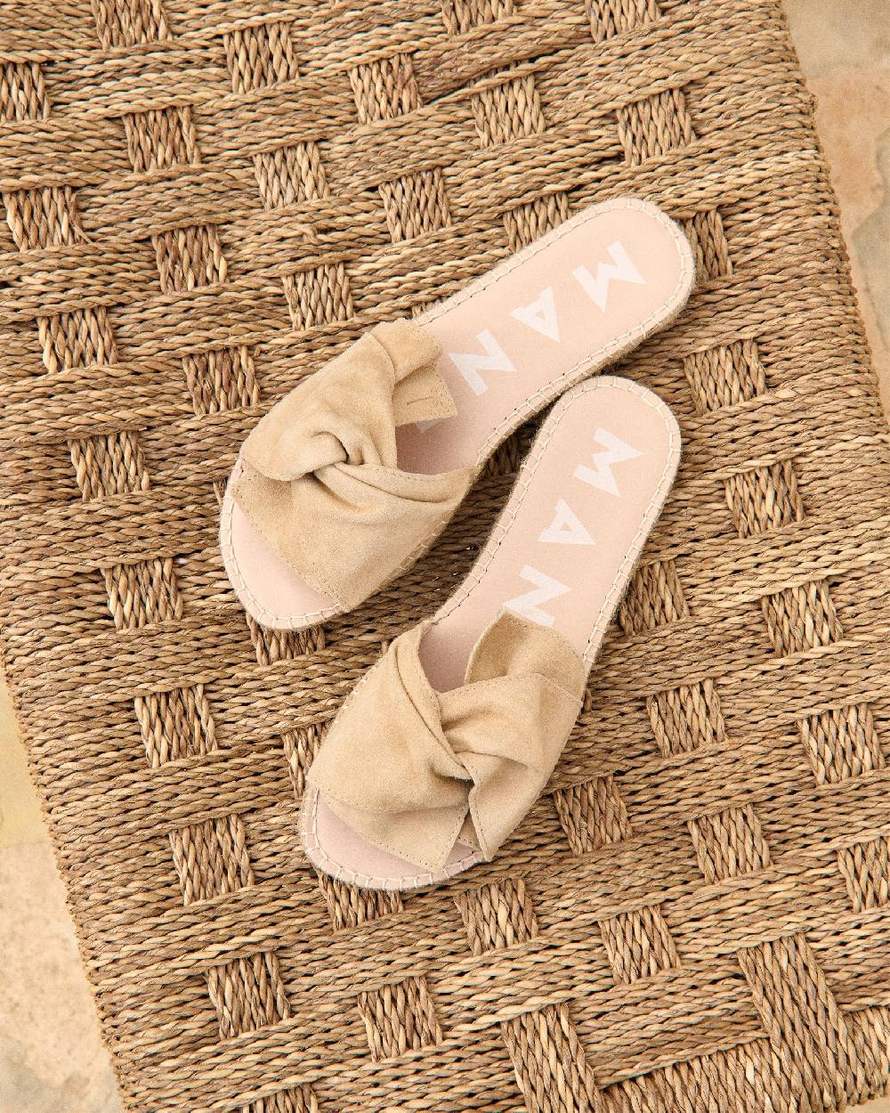 Manebí Soft Suede Sandals With Knot - Hamptons Champagne Beige Ritorno libero