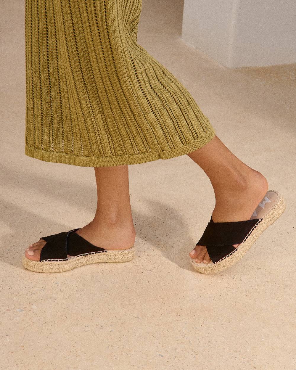 Manebí Sandali platform incrociati in pelle scamosciata - Hamptons - Nero Rilascio limitato
