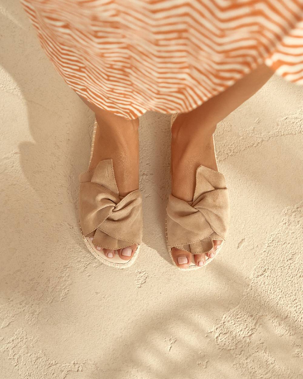 Manebí Soft Suede Sandals With Knot - Hamptons Vintage Taupe Ultimi tre giorni