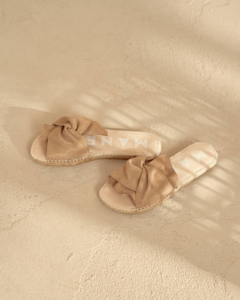 Manebí Soft Suede Sandals With Knot - Hamptons Vintage Taupe Ultimi tre giorni