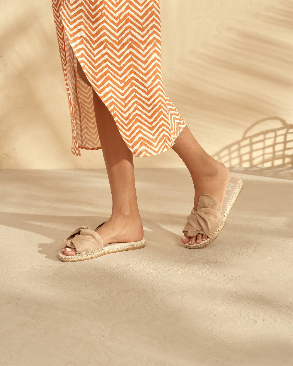 Manebí Soft Suede Sandals With Knot - Hamptons Vintage Taupe Ultimi tre giorni