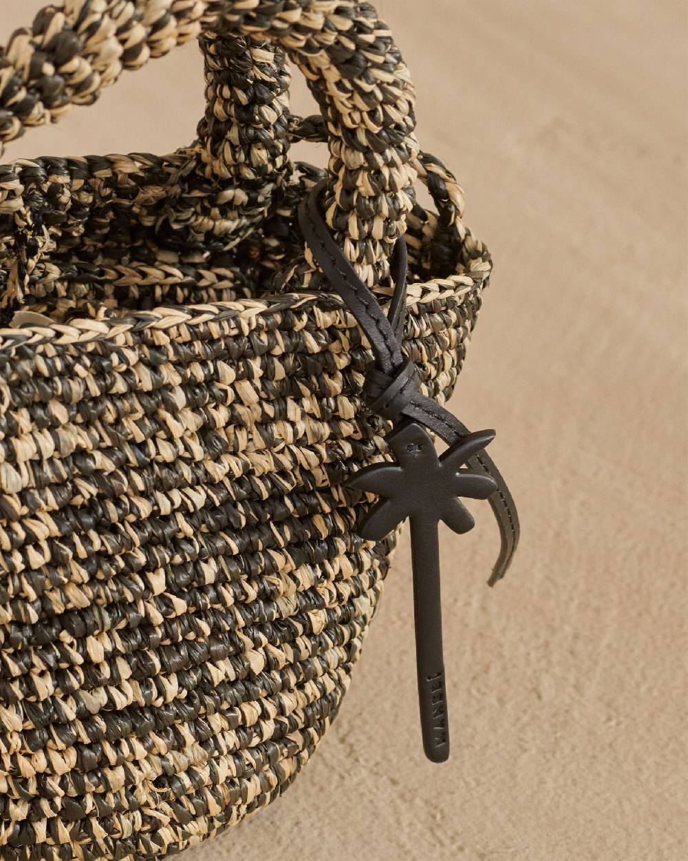 Manebí Raffia Summer Bag Mini - Palm Leather Tag Natural Black Melange Promozione temporanea