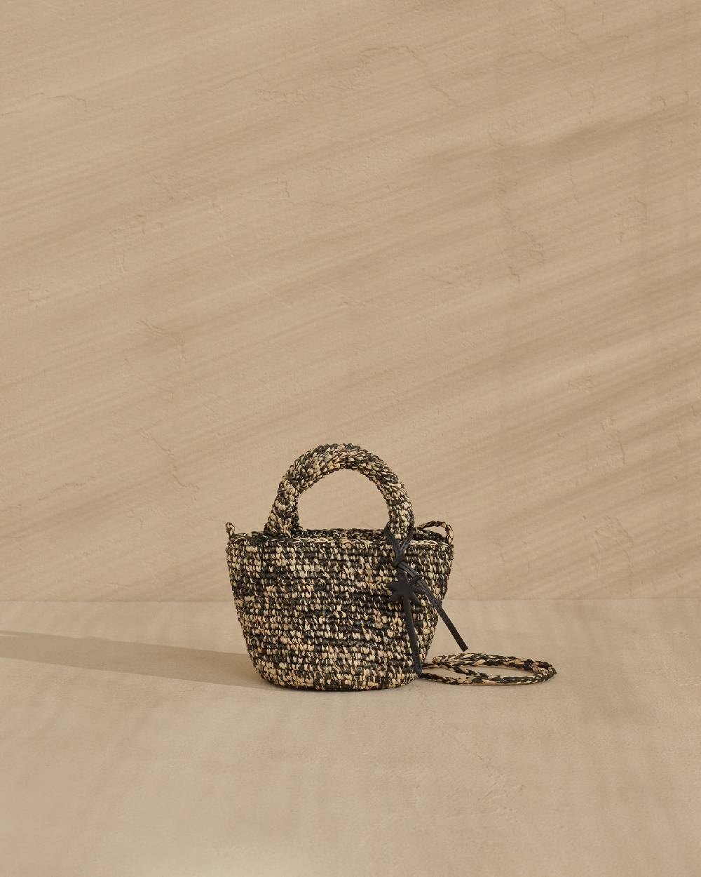 Manebí Raffia Summer Bag Mini - Palm Leather Tag Natural Black Melange Promozione temporanea