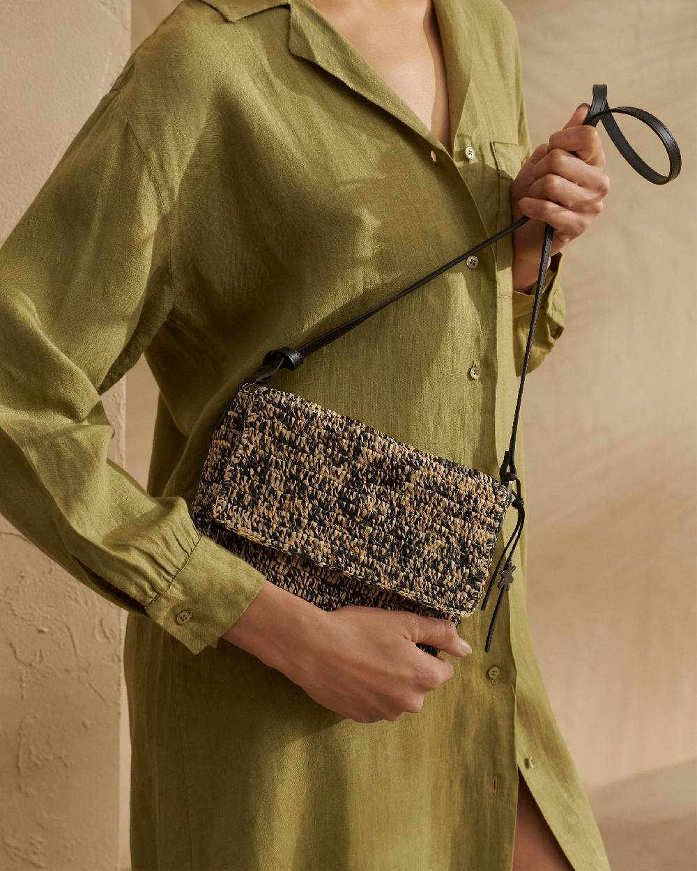 Manebí Raffia and Leather|Summer Night Bag Medium - Palm Leather Tag Natural Black Melange Fino al 50% di sconto