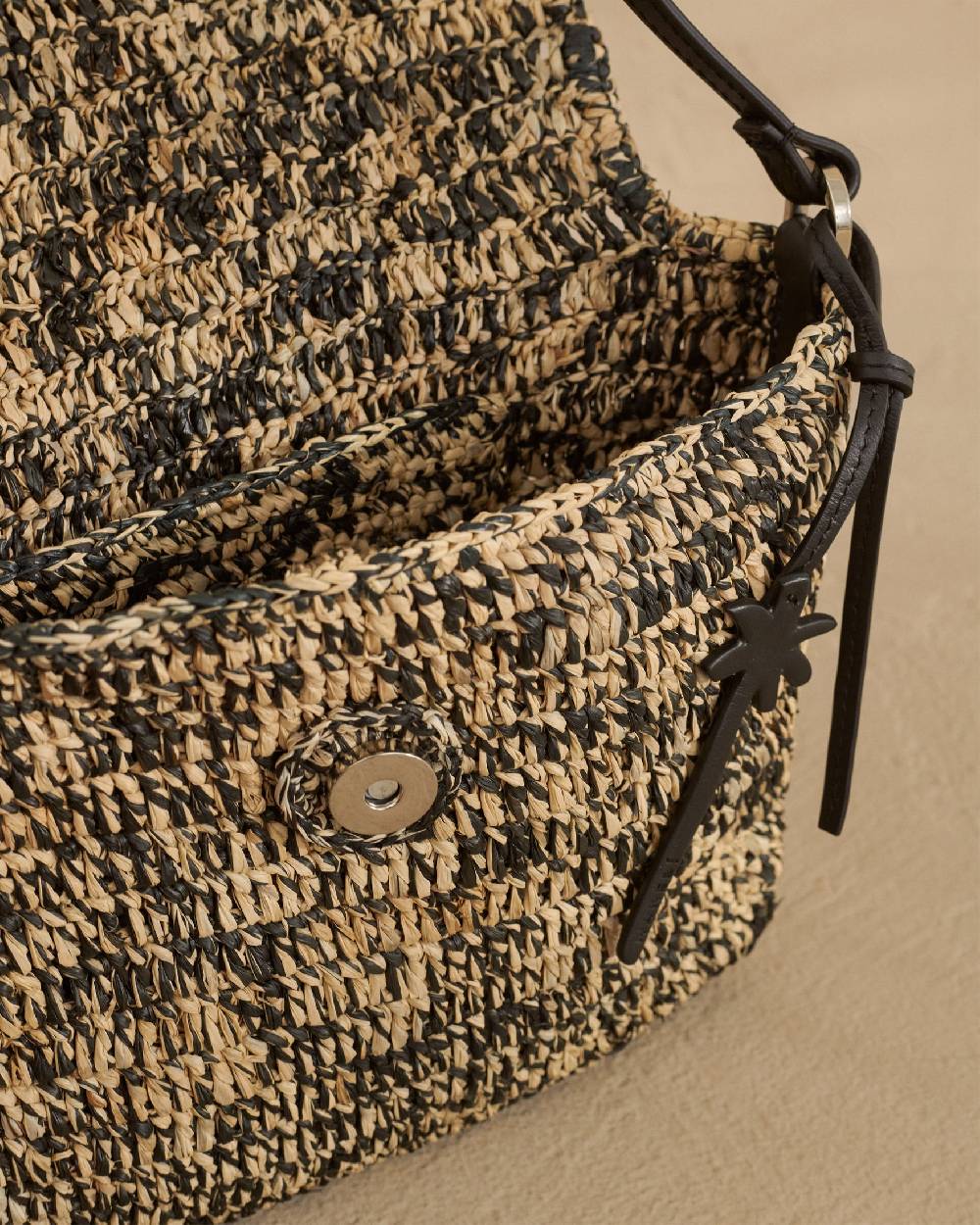 Manebí Raffia and Leather|Summer Night Bag Medium - Palm Leather Tag Natural Black Melange Fino al 50% di sconto
