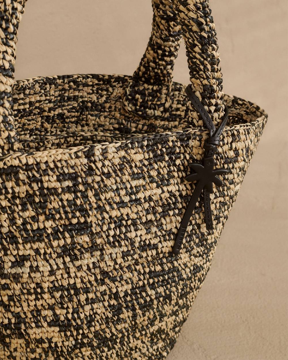 Manebí Raffia Summer Bag Medium - Palm Leather Tag Natural Black Melange Fino al 65% di sconto