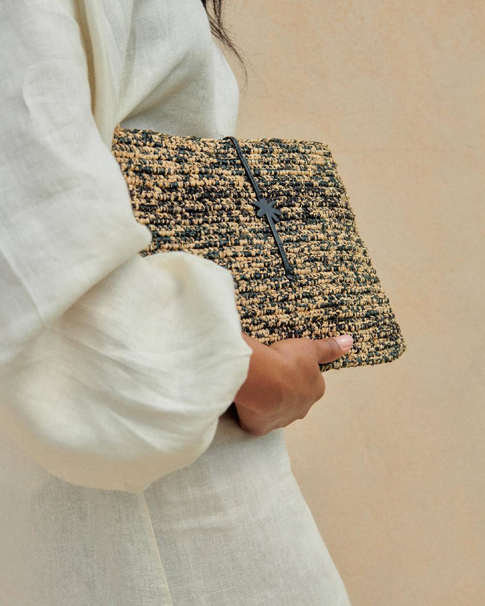 Manebí Raffia Clutch - Leather Palm Natural \u0026 Black Melange Offerta speciale della fabbrica