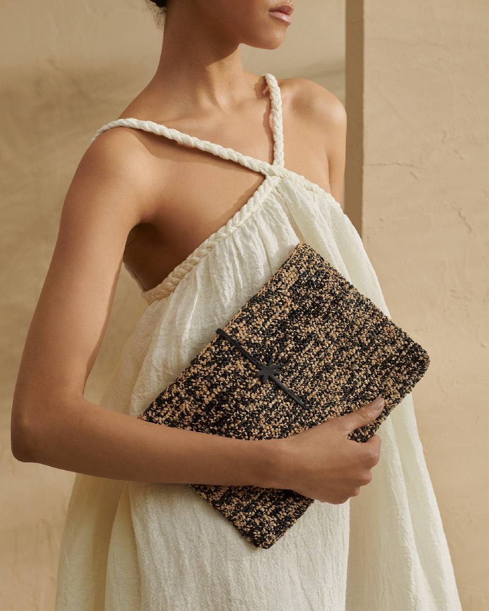 Manebí Raffia Clutch - Leather Palm Natural \u0026 Black Melange Offerta speciale della fabbrica