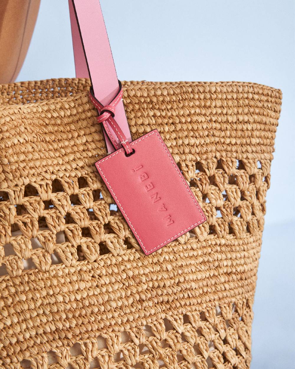 Manebí Raffia Weaving Basket Bag - Fuchsia Leather Tag Tan Enormi sconti