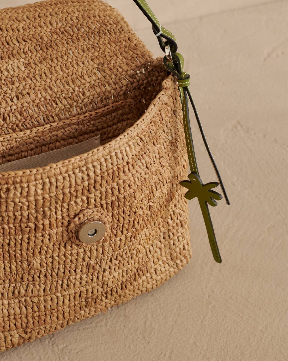 Manebí Raffia Summer Night Bag Medium - Palm Leather Tag Tan \u0026 Green Black Friday Prezzi