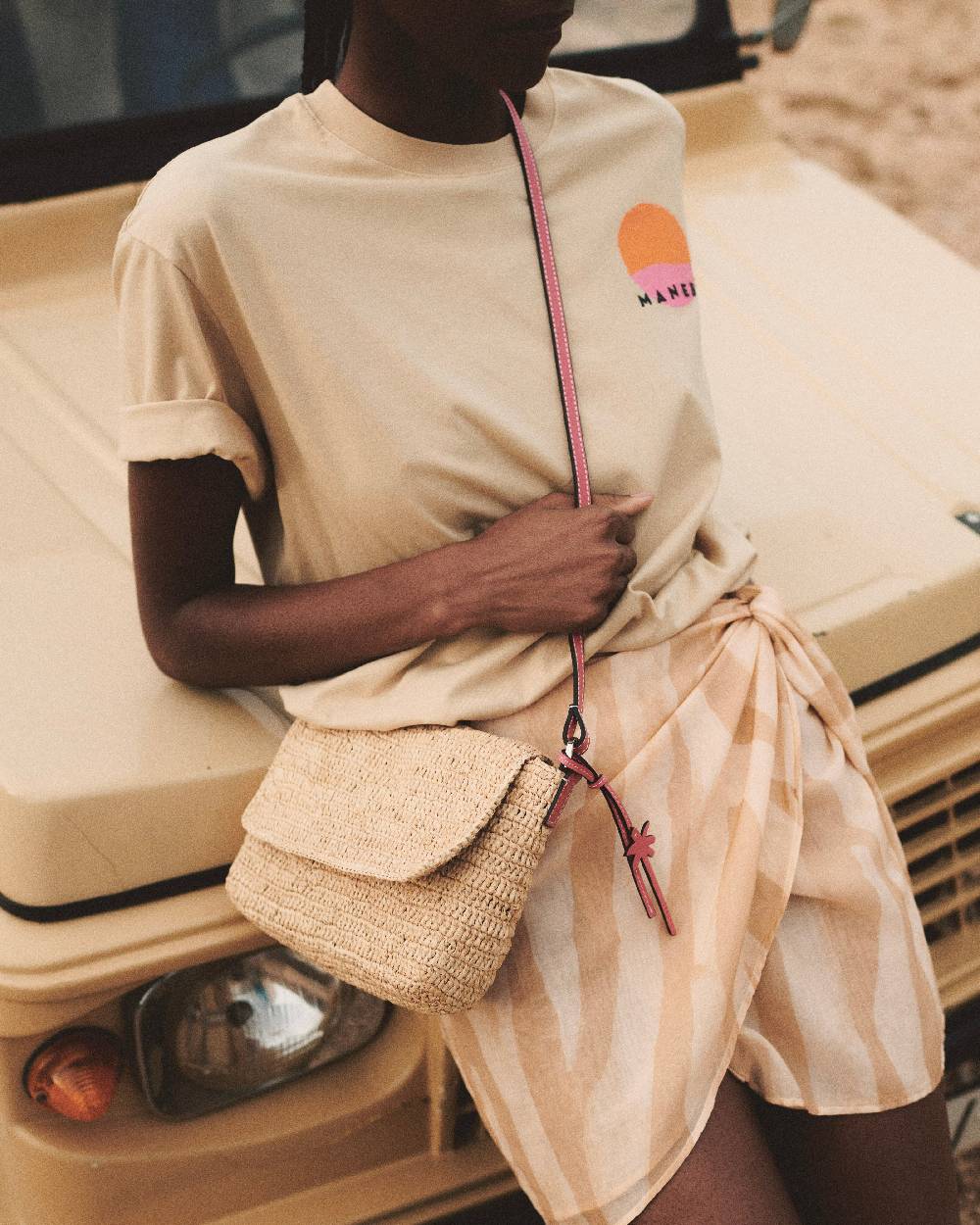 Manebí Raffia Summer Night Bag Medium - Leather Handle \u0026 Palm Leather Tag Natural and Fuchsia Italy