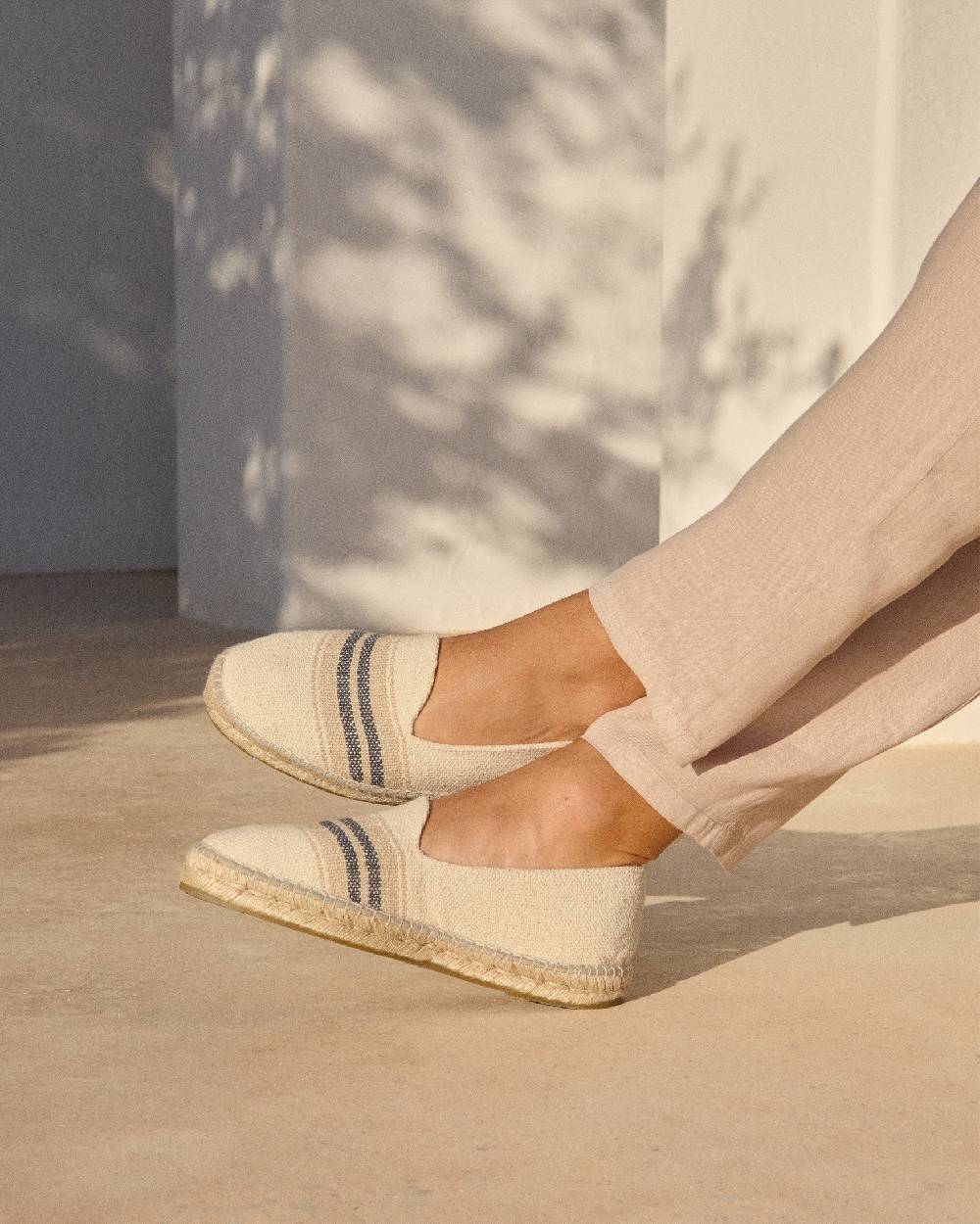 Manebí Espadrillas piatte in tela intrecciata - Yucatán - Doppie strisce grigie su beige Nuovo