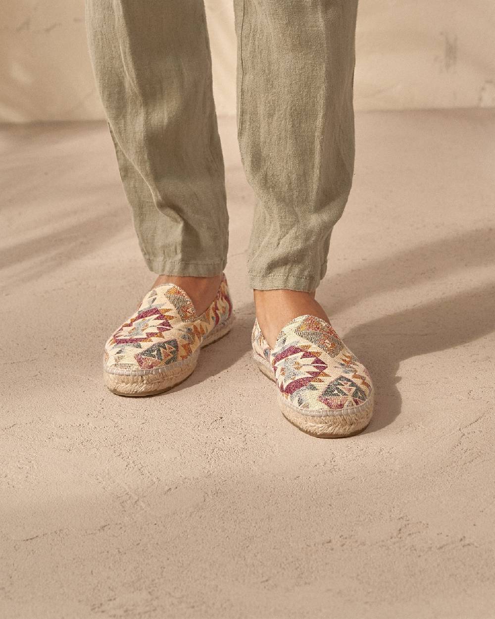 Manebí Espadrillas flat con motivo azteco - Tulum - Red Indigo On Beige Vendita