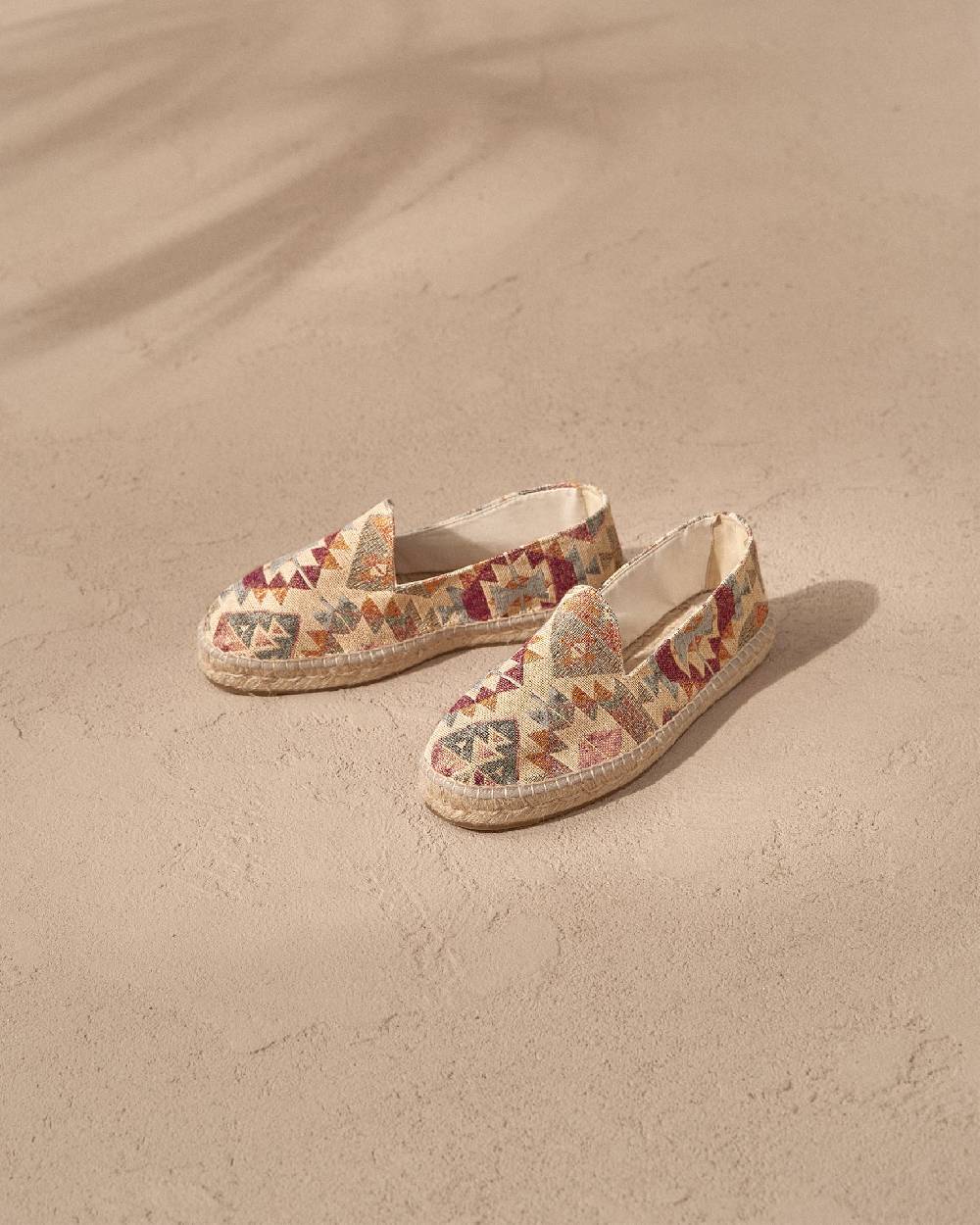 Manebí Espadrillas flat con motivo azteco - Tulum - Red Indigo On Beige Vendita