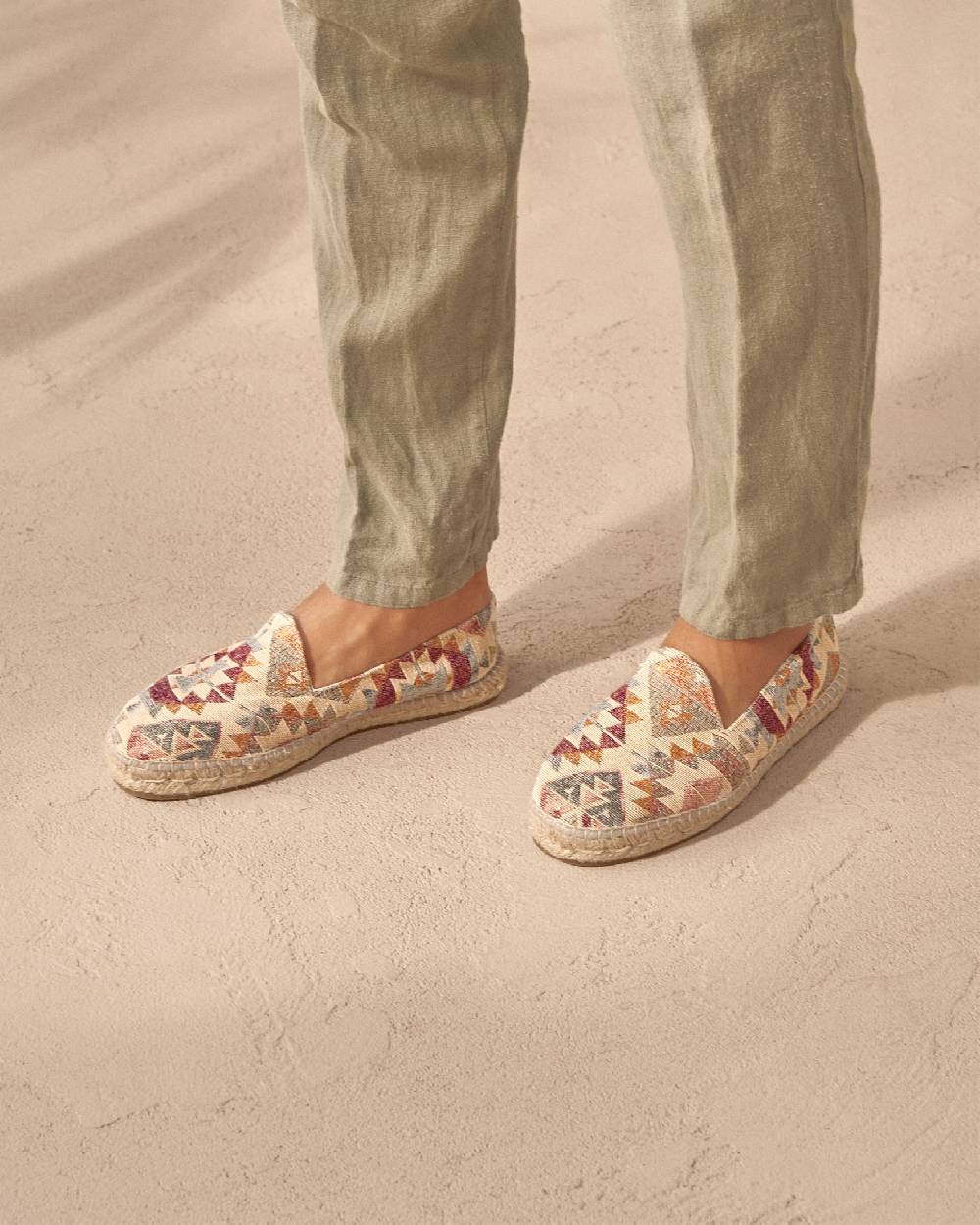 Manebí Espadrillas flat con motivo azteco - Tulum - Red Indigo On Beige Vendita