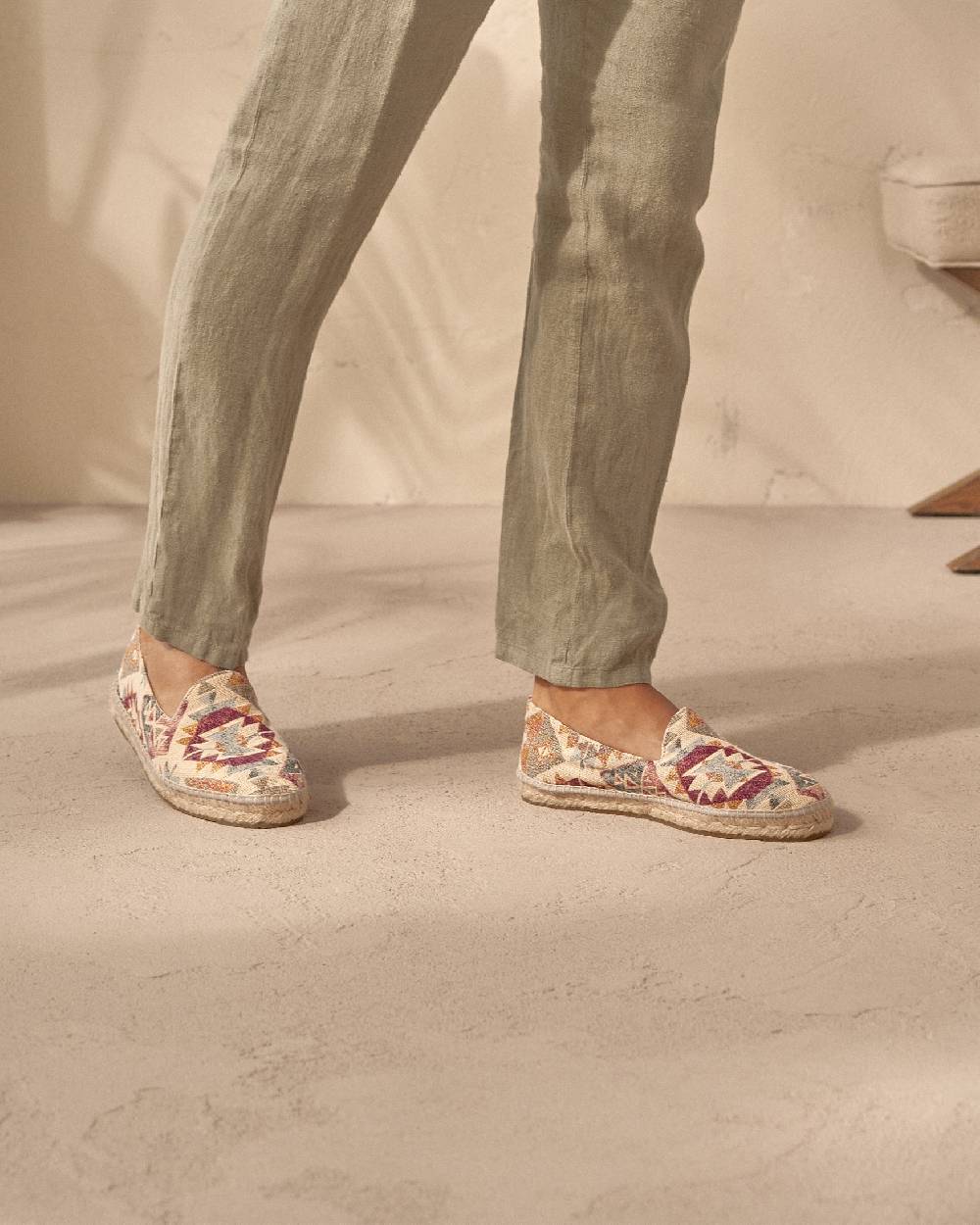 Manebí Espadrillas flat con motivo azteco - Tulum - Red Indigo On Beige Vendita