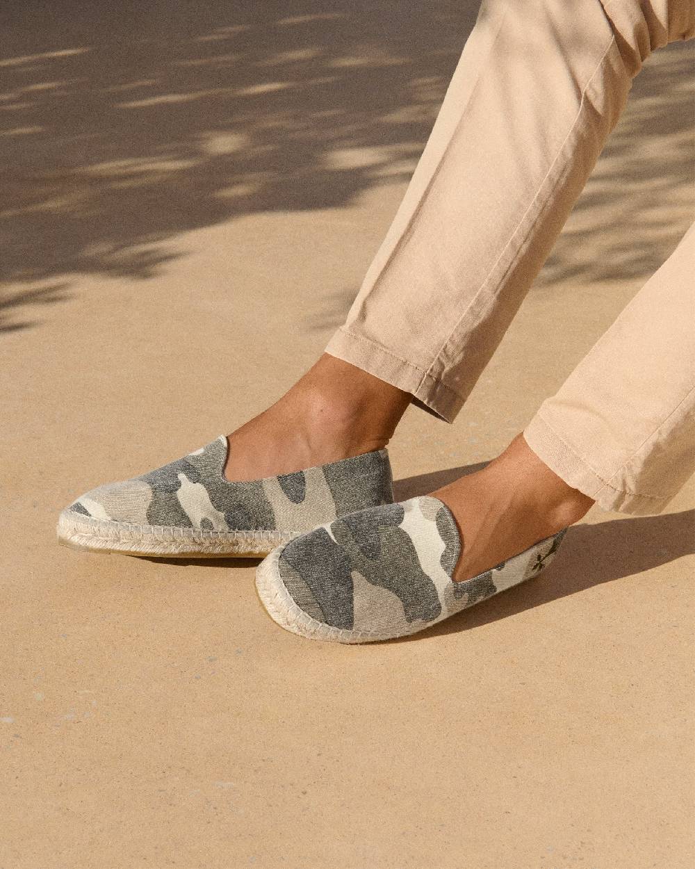 Manebí Printed Canvas Espadrilles - Dakar Camouflage White and Green Acquista Ora