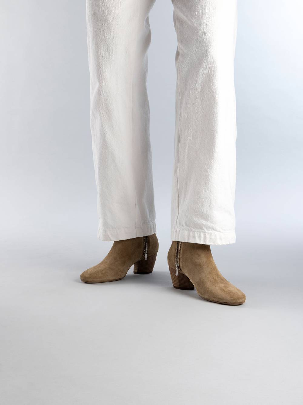 Officine Creative BETH 012 Stivaletti Chelsea in Pelle Scamosciata Marrone Fino Al -60%