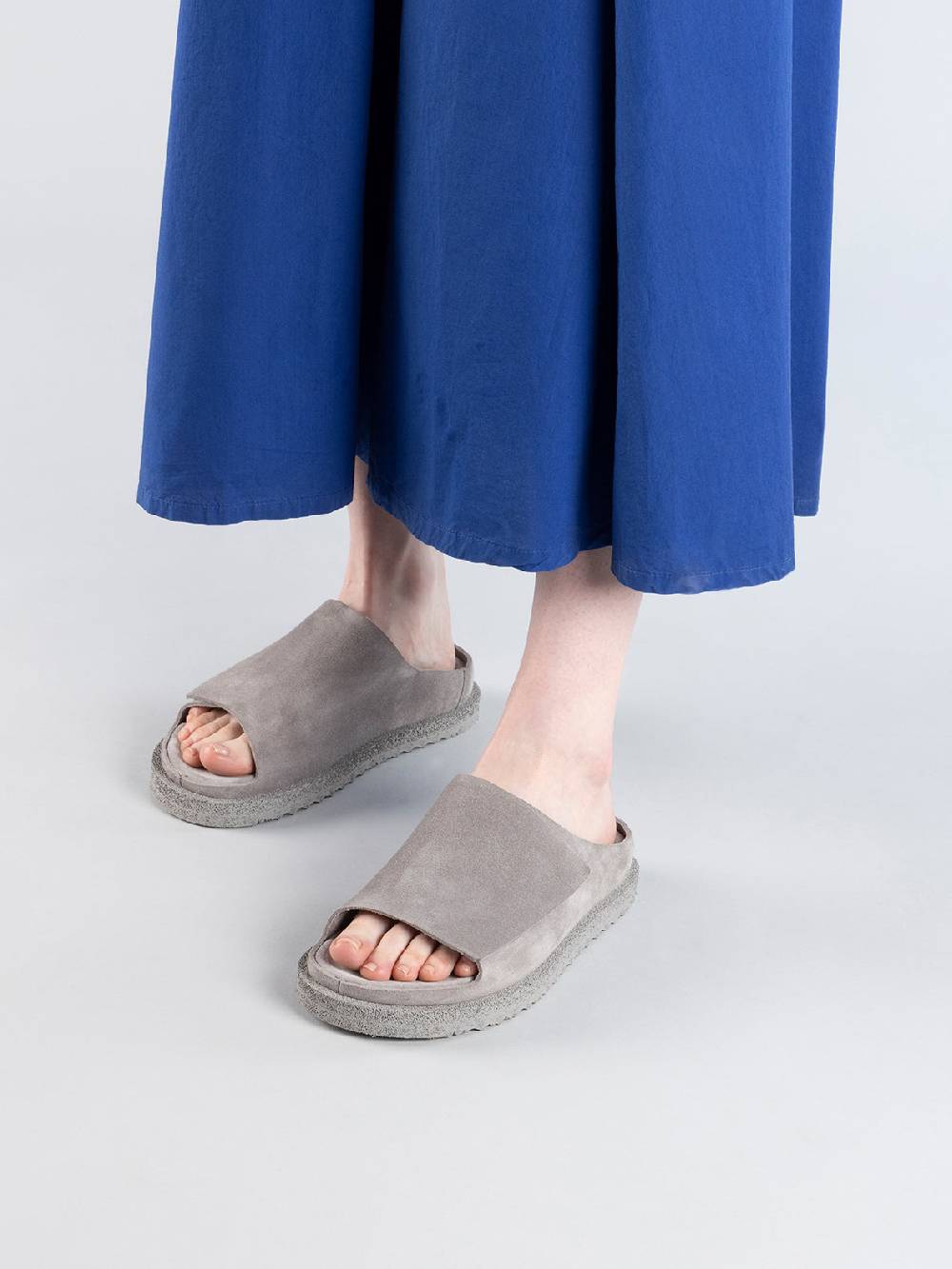Officine Creative SANDS 106 Sandali Slide in Pelle Scamosciata Grigia Outlet