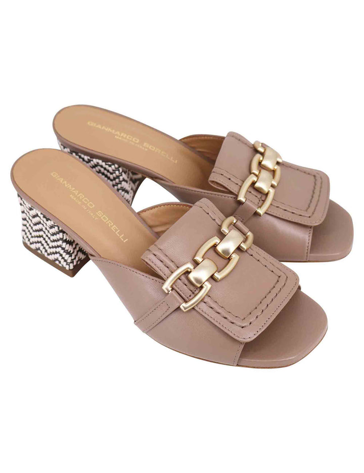 Spatarella Sandali donna in pelle taupe con morsetto in oro Novità