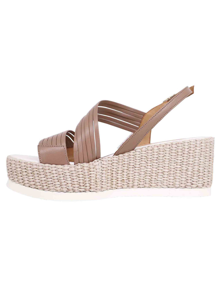 Spatarella Sandali slingback donna in pelle taupe con zeppa bassa fasciata in tessuto Sconto