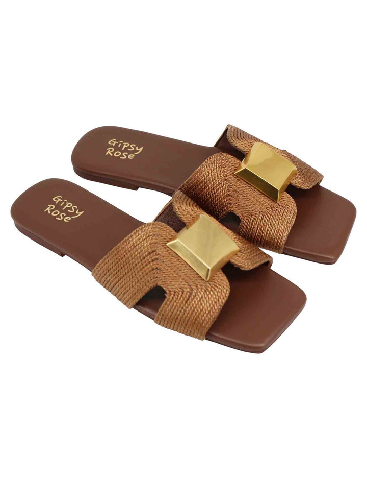 Spatarella Sandali flat donna in tessuto cuoio con borchia in oro e punta quadra Ultimo giorno