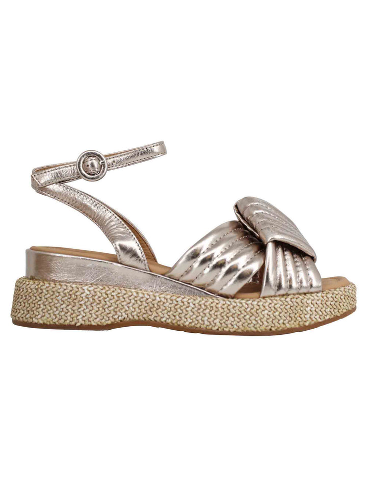 Spatarella Sandali donna in pelle laminata platino con zeppa in corda e cinturino alla caviglia